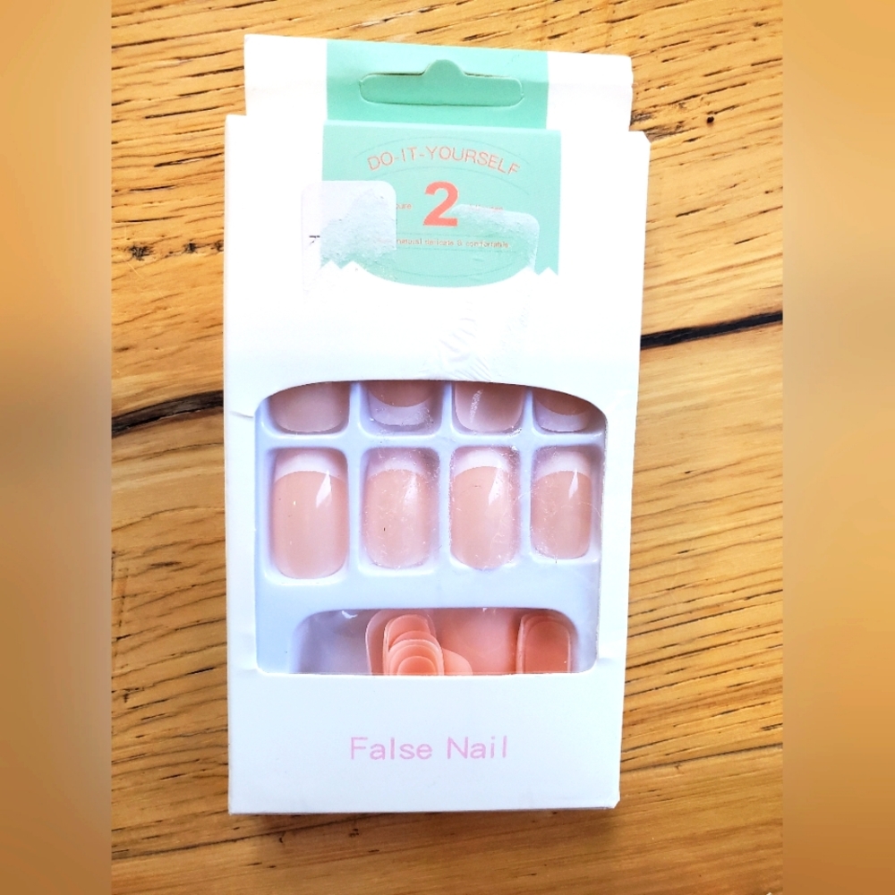 Set of 24 press on nails